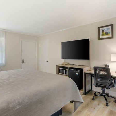 Quality Inn Smoketown  Екстер'єр фото