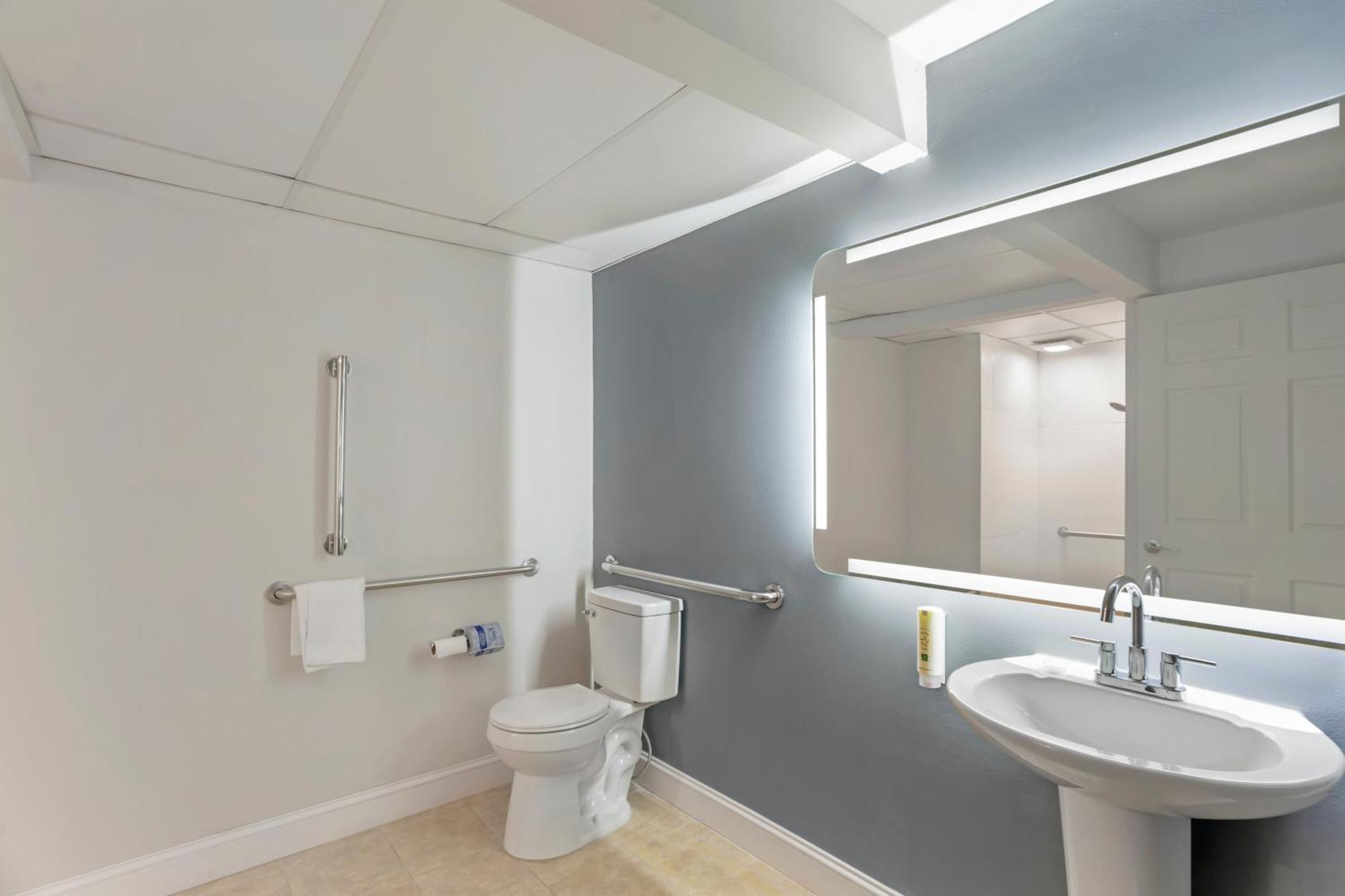 Quality Inn Smoketown  Екстер'єр фото