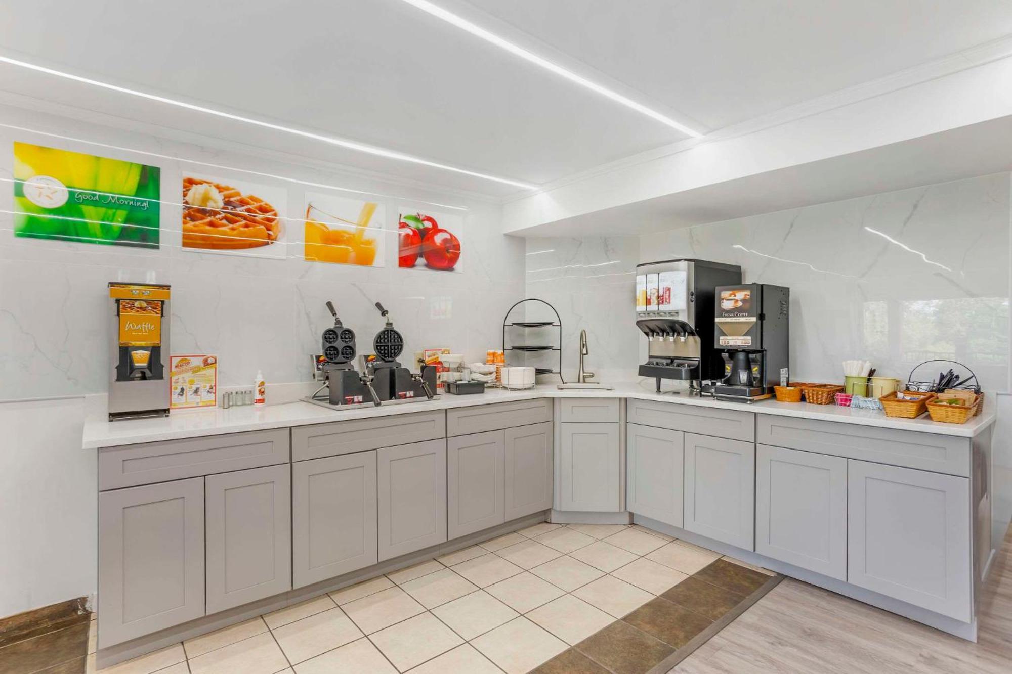 Quality Inn Smoketown  Екстер'єр фото